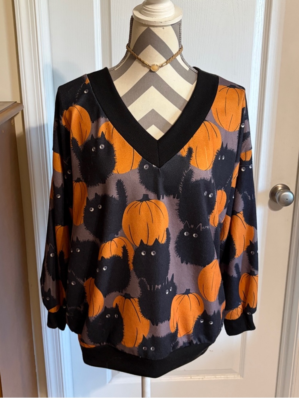 Black Cats and Pumpkins Halloween Sweater Size Medium